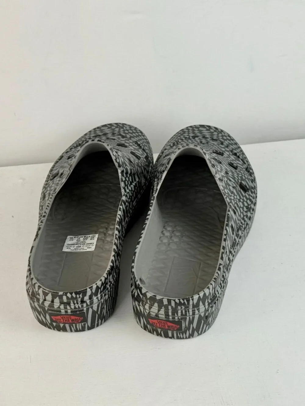 Men's 11 Women's 12.5 - Vans Slip-On Mule TRK Surf Essentials - Black